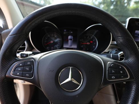 Used 2019 Mercedes-Benz GLC 300 image 25