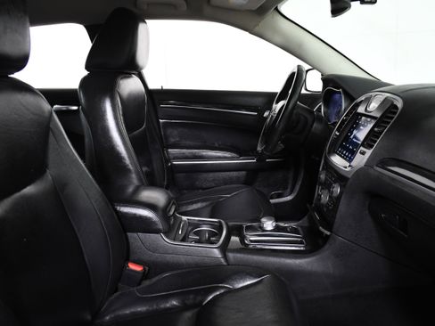 Used 2019 Chrysler 300 Touring L w/ Quick Order Package 22F image 27