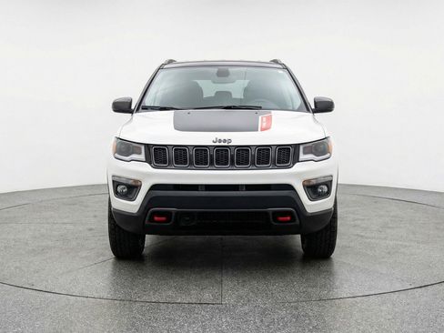 Used 2025 Jeep Compass Trailhawk image 2