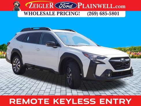 Used 2023 Subaru Outback Premium image 7
