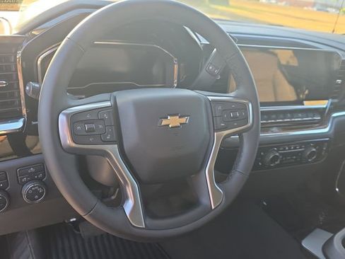 Used 2024 Chevrolet Silverado 1500 LT AWD/4WD image 16