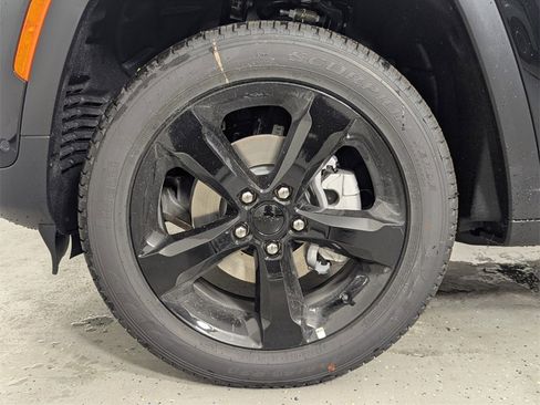 New 2025 Jeep Grand Cherokee Limited w/ Luxury Tech Group II image 8