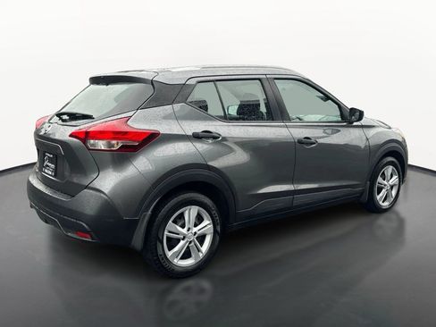 Used 2018 Nissan Kicks S FWD image 3