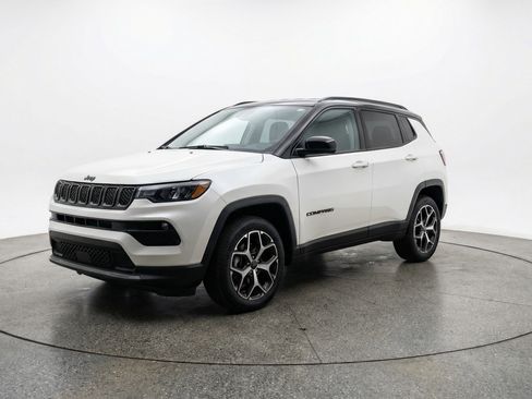 Used 2025 Jeep Compass Limited AWD/4WD image 3