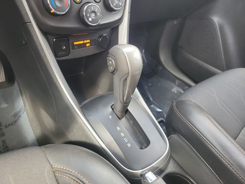 Used 2022 Chevrolet Trax LT w/ Midnight Edition image 21