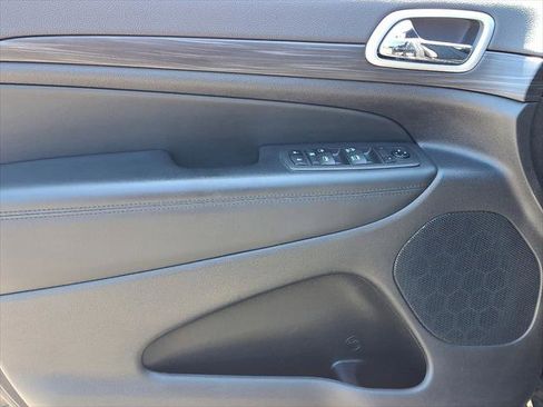 Certified 2021 Jeep Grand Cherokee Laredo image 23