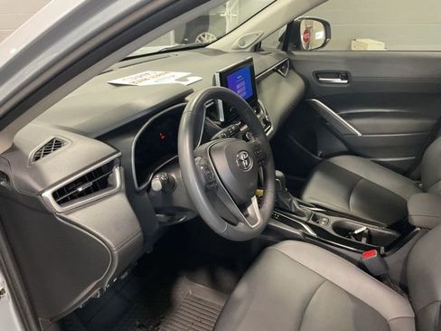 Used 2023 Toyota Corolla Cross XLE image 9