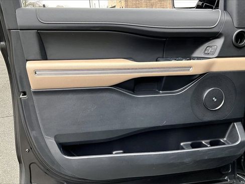 Used 2024 Ford Expedition Limited image 28