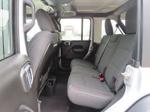 Used 2024 Jeep Wrangler Unlimited Rubicon AWD/4WD image 19