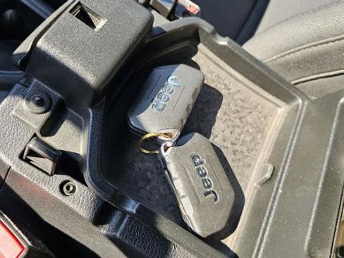 Used 2018 Jeep Wrangler Unlimited Sport AWD/4WD image 28