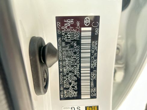 Used 2022 Toyota Corolla XLE FWD image 2