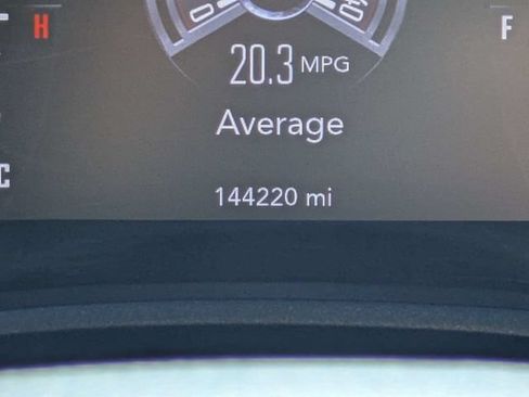 Used 2015 Dodge Challenger SXT RWD image 28