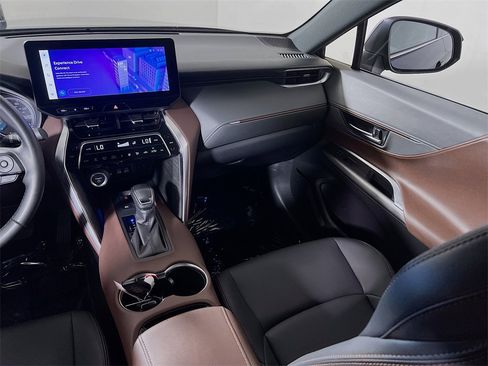 Certified 2024 Toyota Venza XLE image 21