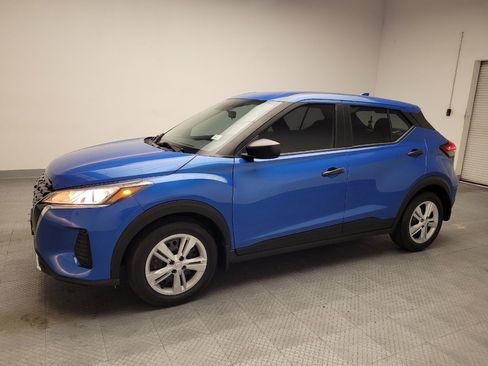 Used 2022 Nissan Kicks S FWD image 2