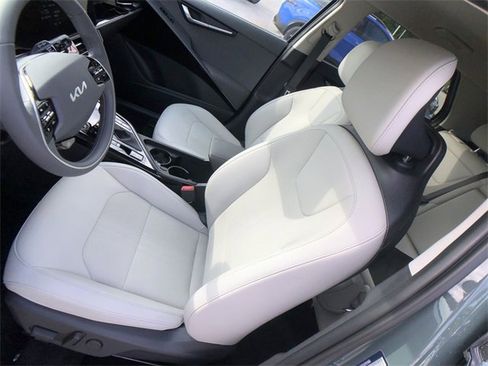 New 2025 Kia Niro EX image 11