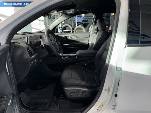 New 2026 Chevrolet Traverse LT image 7