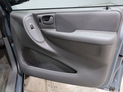 Used 2006 Chrysler Town & Country Touring image 21