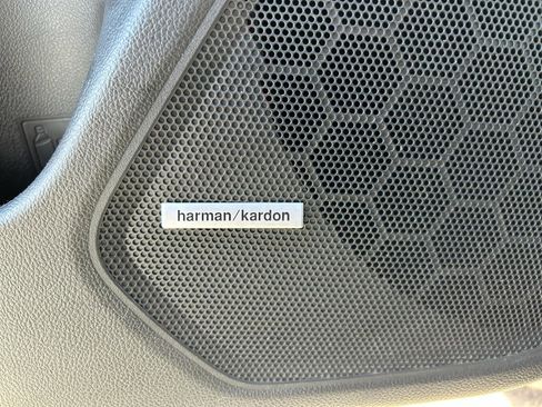 Used 2016 Subaru Outback 2.5i Limited image 9