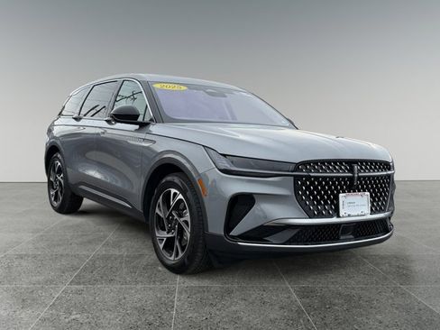 Used 2025 Lincoln Nautilus Premier w/ Equipment Group 102A image 7