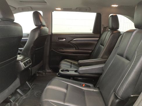 Used 2017 Toyota Highlander XLE image 18