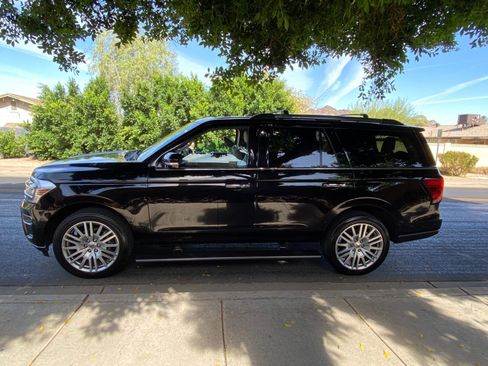 Used 2024 Ford Expedition Limited AWD/4WD image 14