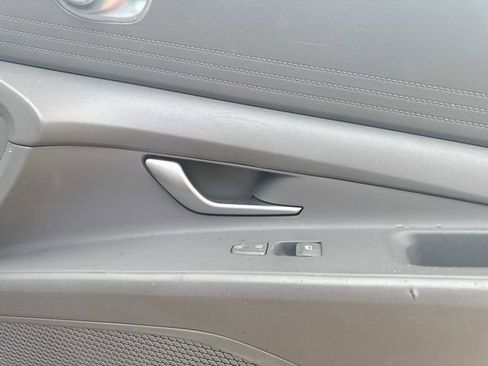 Used 2024 Hyundai Elantra SEL image 19