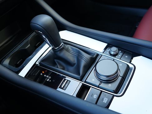 New 2026 MAZDA MAZDA3 Hatchback w/Premium Plus Pkg image 19