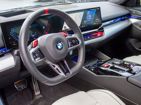 Used 2025 BMW M5 Touring image 11