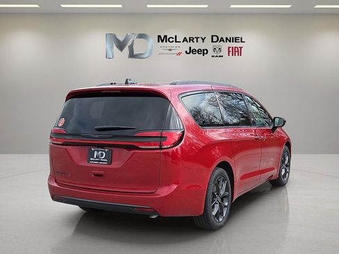 New 2026 Chrysler Pacifica Select w/ S Appearance Package FWD image 5