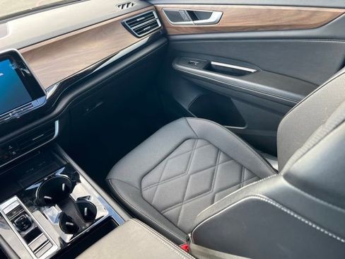 Used 2024 Volkswagen Atlas SE image 15