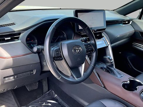 Used 2023 Toyota Venza XLE AWD/4WD image 17