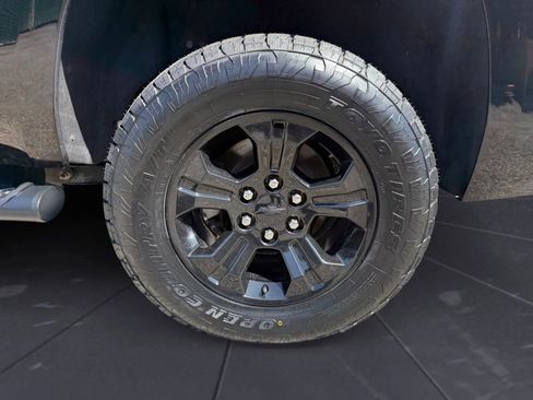 Used 2017 Chevrolet Tahoe LT w/ Z71 Midnight Edition image 37