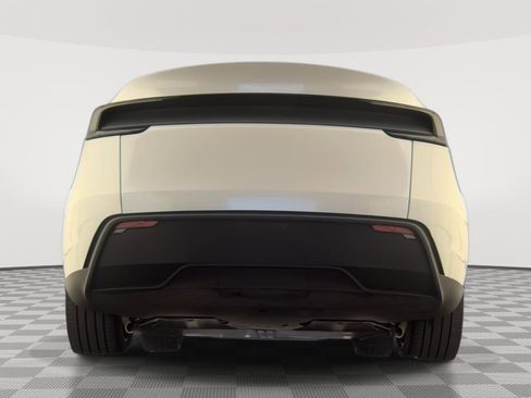 Used 2026 Tesla Model Y 2WD image 17