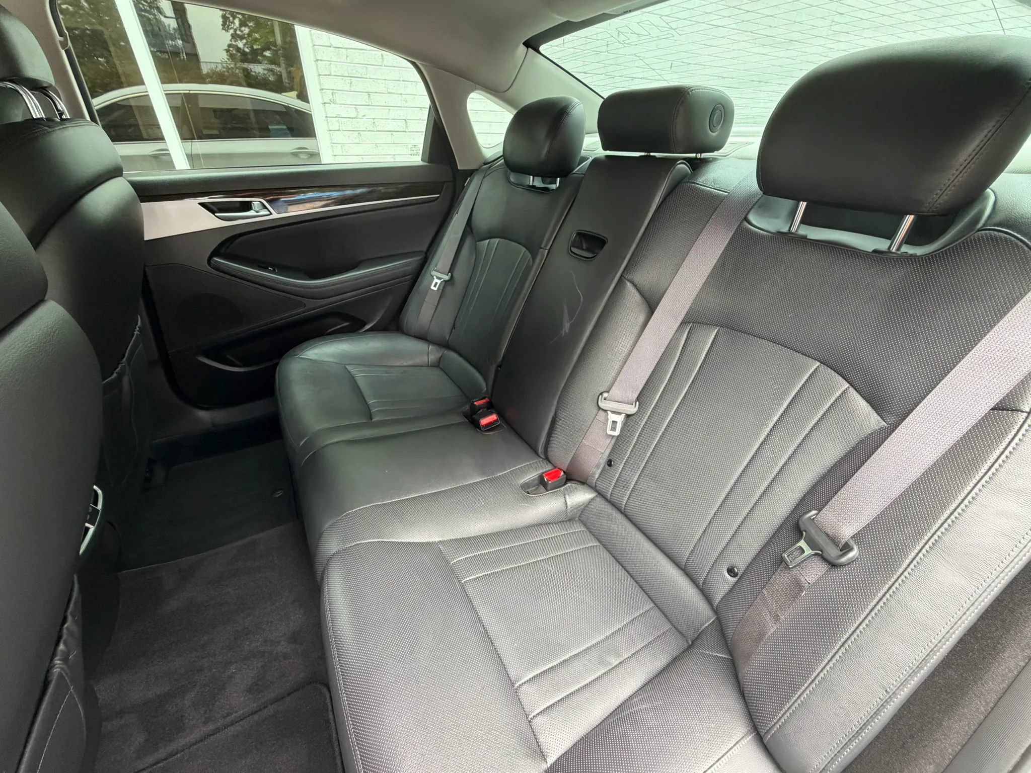 Used 2017 Genesis G80 3.8 RWD image 19