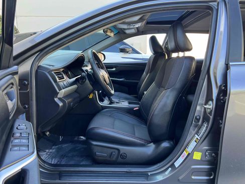 Used 2017 Toyota Camry SE w/ Moonroof Package image 4