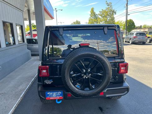 Used 2023 Jeep Wrangler Unlimited Sahara AWD/4WD image 27