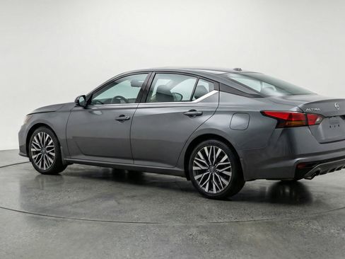 Used 2025 Nissan Altima 2.5 SV image 6