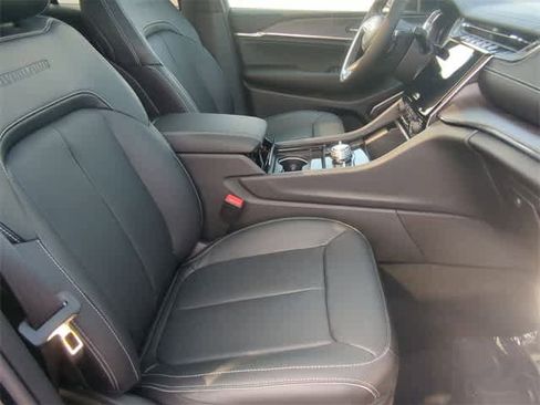 New 2025 Jeep Grand Cherokee Overland w/ Trailer Tow Package image 22