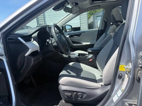 Used 2021 Toyota RAV4 XLE w/ Convenience Package AWD/4WD image 17