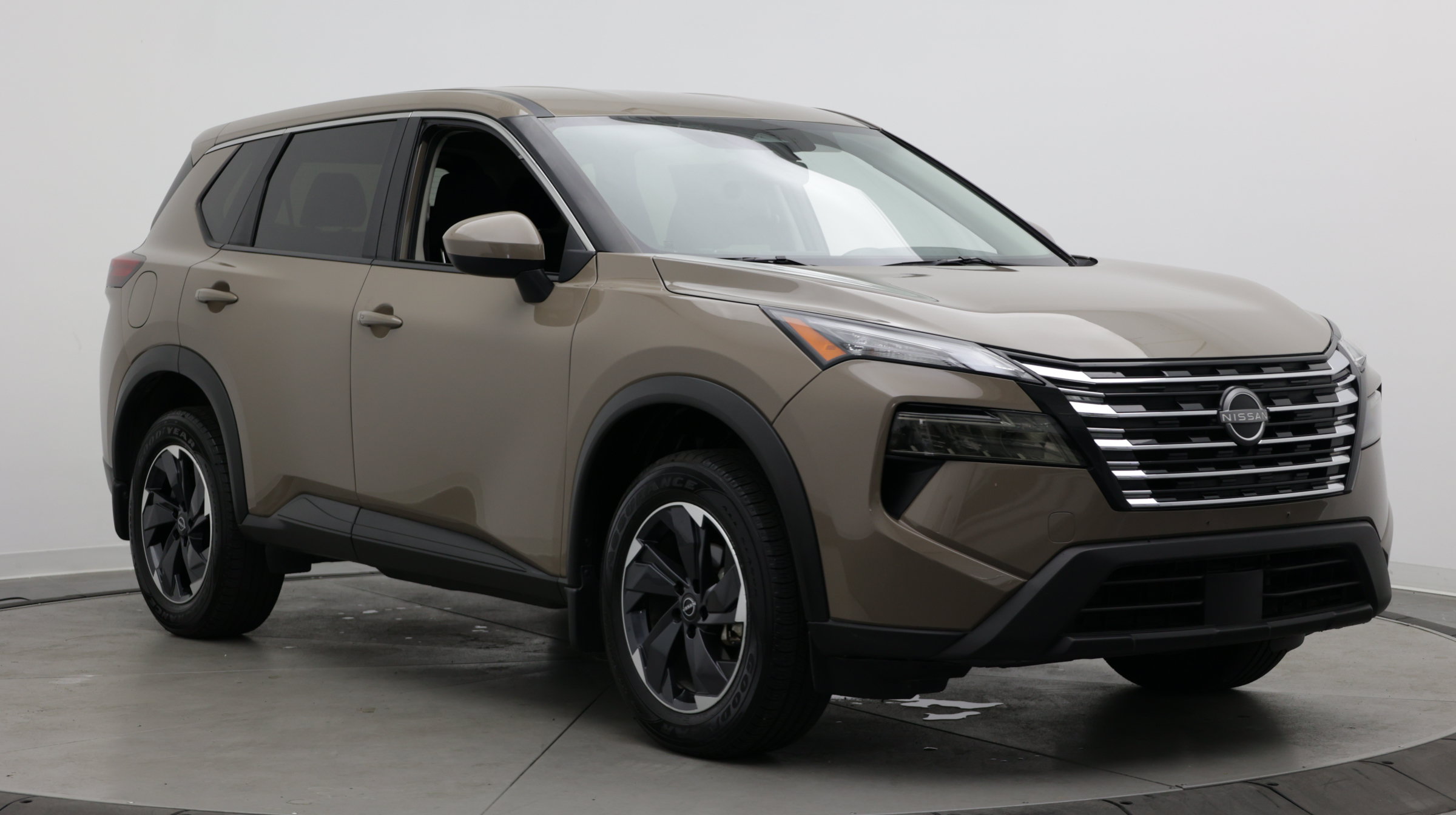 Used 2025 Nissan Rogue SV FWD image 3