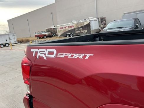 Used 2016 Toyota Tacoma TRD Sport image 4