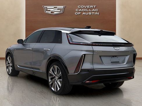 Certified 2025 Cadillac Lyriq Luxury w/ LPO, Floor Liner Package AWD/4WD image 3
