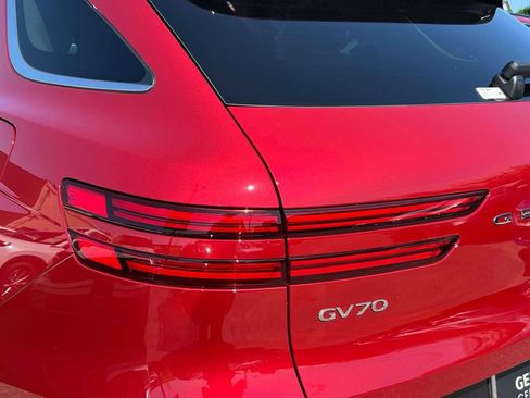 Certified 2026 Genesis GV70 2.5T Advanced AWD/4WD image 10