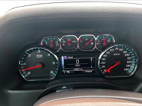 Used 2016 Chevrolet Suburban LS w/ Enhanced Driver Alert Package RWD image 21