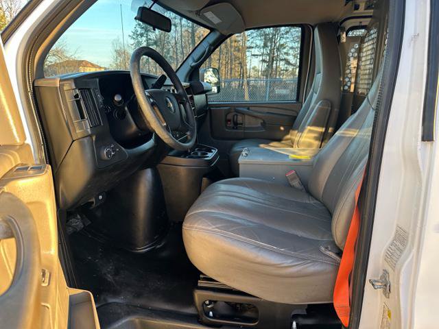 Used 2015 Chevrolet Express 2500 RWD image 18