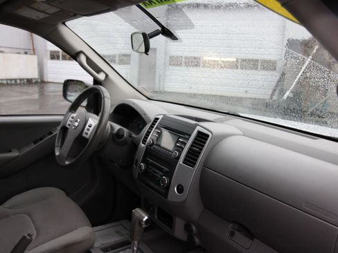 Used 2014 Nissan Frontier SV image 28