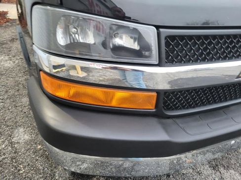 Used 2017 Chevrolet Express 3500 LT w/ LT Preferred Equipment Group image 12