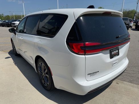 New 2026 Chrysler Pacifica Select FWD image 6