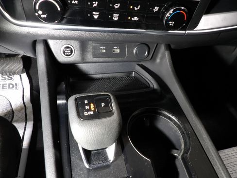 Used 2022 Nissan Rogue S AWD/4WD image 17