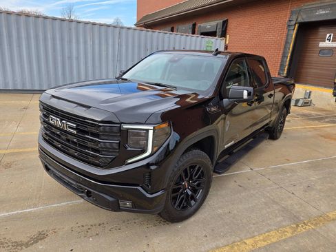 Used 2025 GMC Sierra 1500 Elevation w/ Elevation Premium Package AWD/4WD image 3